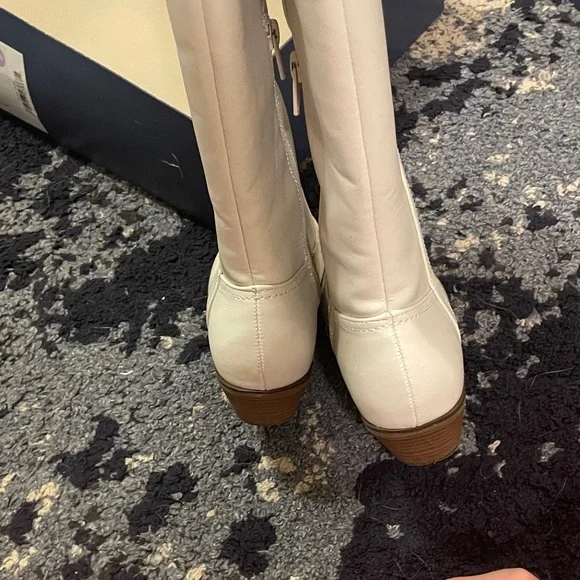 Universal Thread White Heeled Boots - Picture 11 of 17